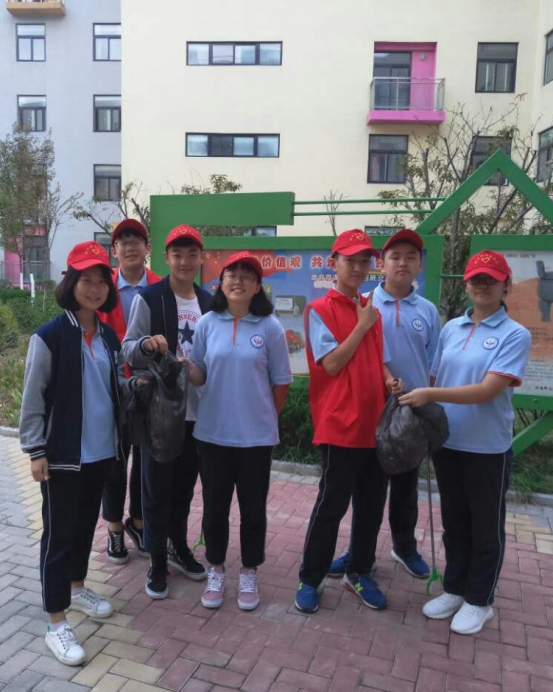  雙語小標兵，創(chuàng)文我先行